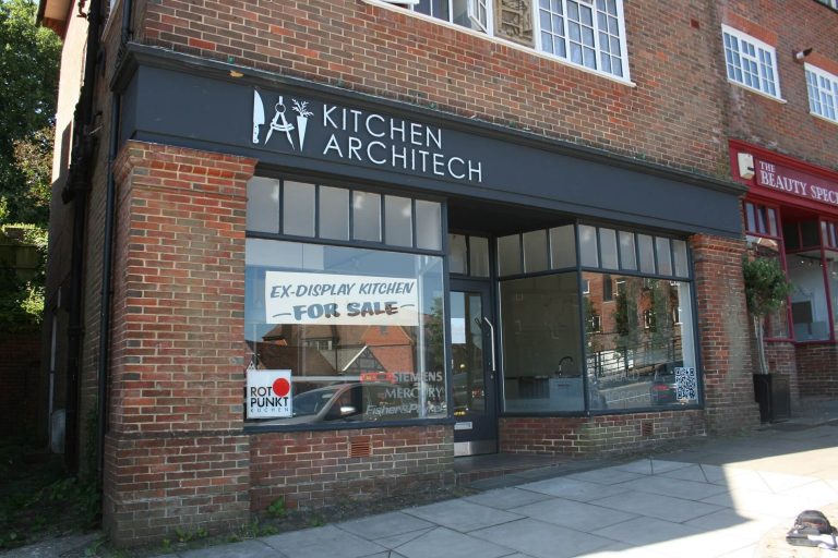 Prominent shop property in Haslemere secures letting