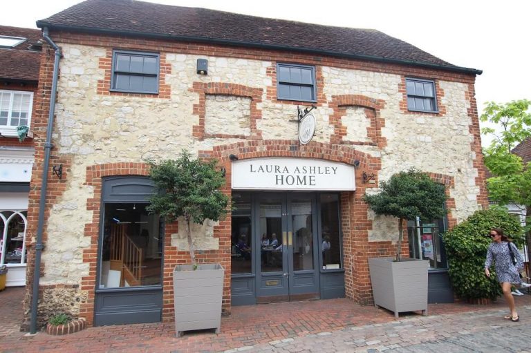 La’De Kitchen brings flavours of the Mediterranean to the Lion & Lamb in Farnham