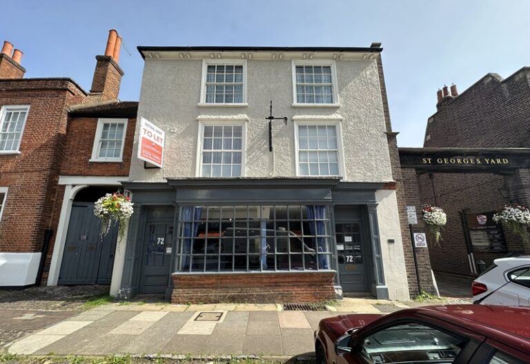 Curchod & Co arranges a new lease on 72 Castle Street in Farnham, Surrey