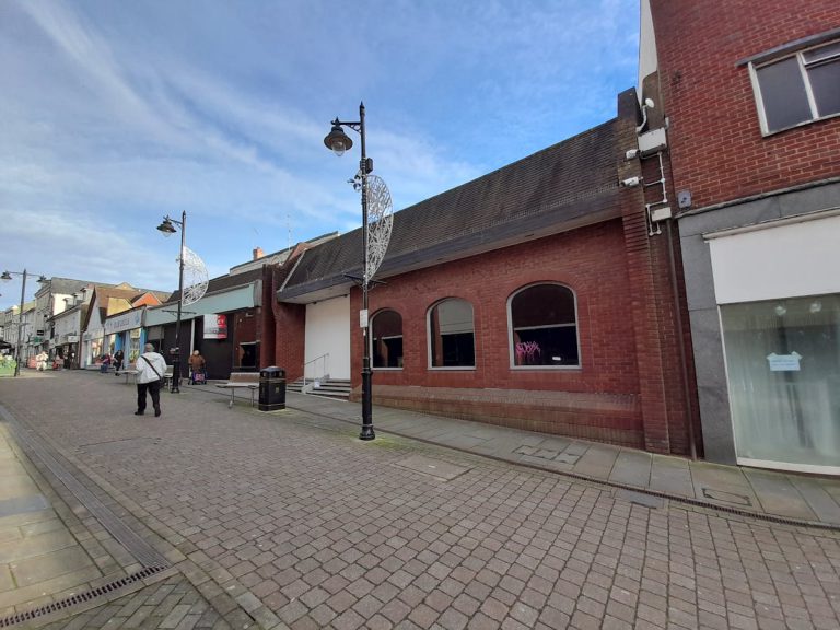 52/58, Andover, SP10 1NF