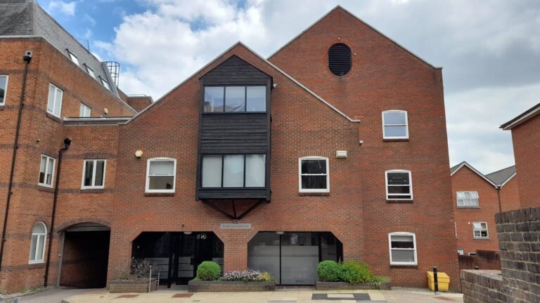 Star Lane House, Staple Gardens, Winchester