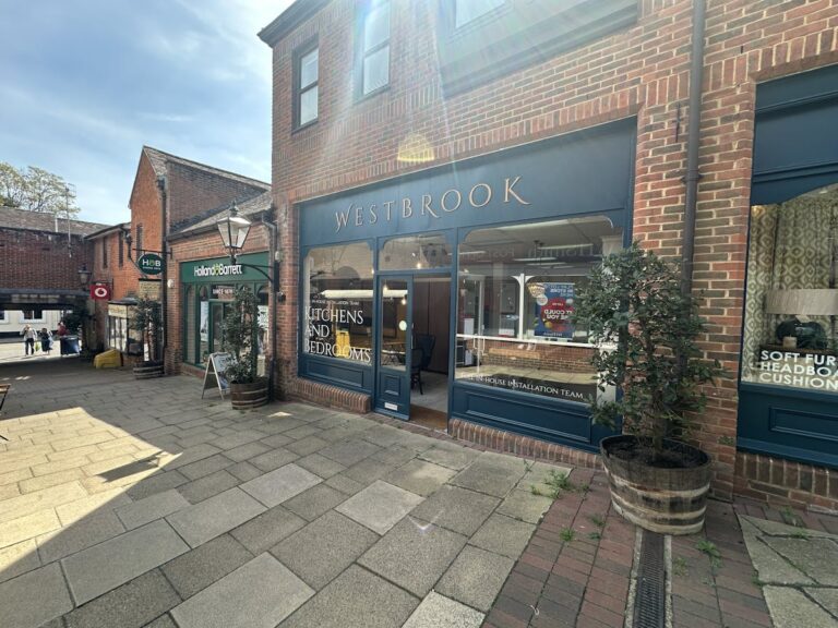 10 Westbrook Walk, Alton