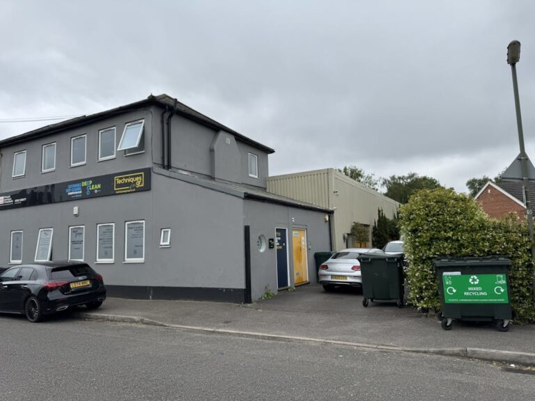 46 Station Road, Chertsey