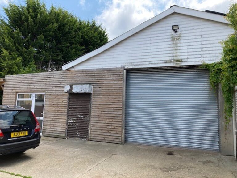 4 Guildford Road, Bagshot