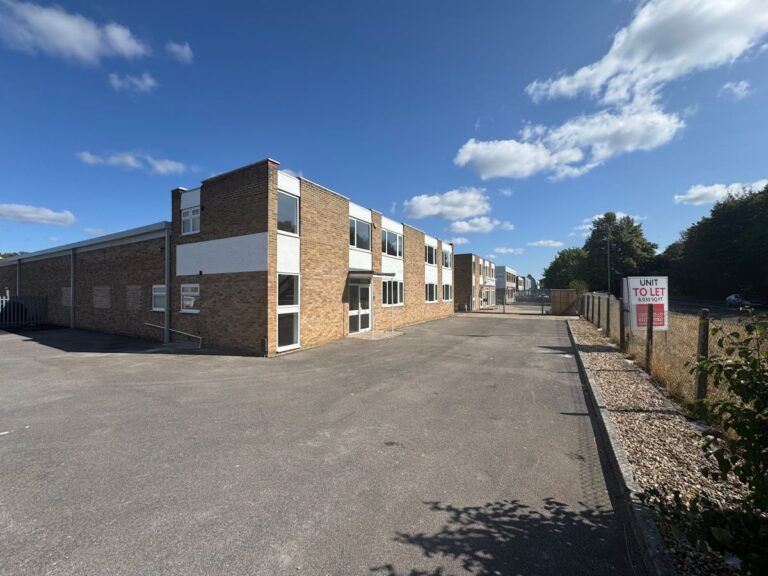 17 Invincible Road, Farnborough