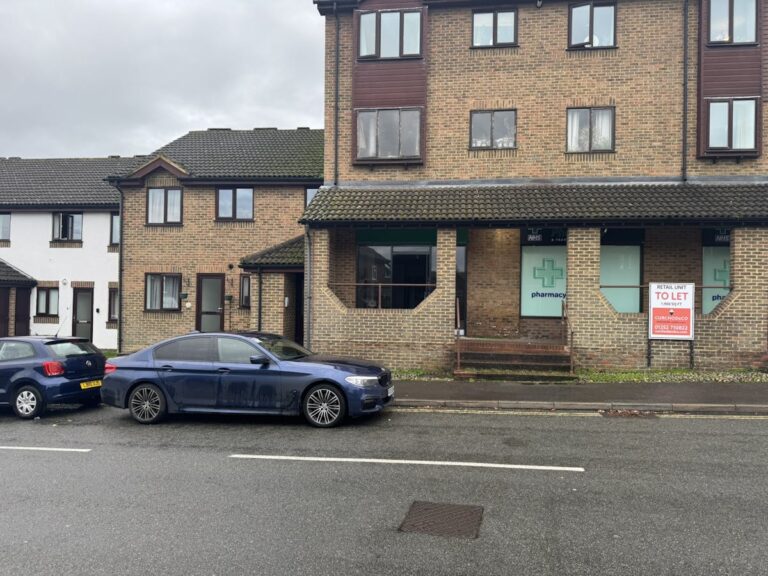 4 Kingfisher Court, Guildford, GU4 7EW