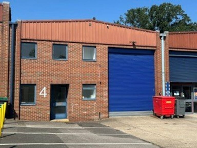 4 The Pines, Guildford, GU3 3BH