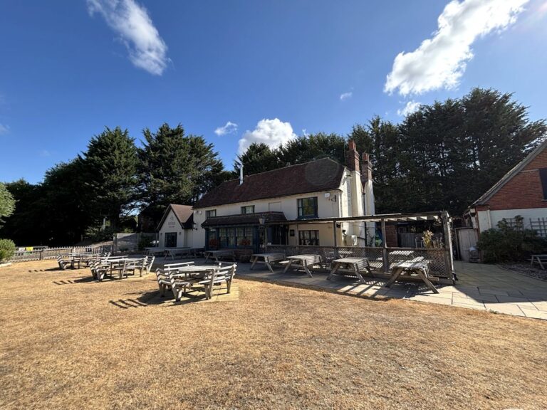 The Fox & Hounds, Oxford Road, Newbury, RG14 3AP