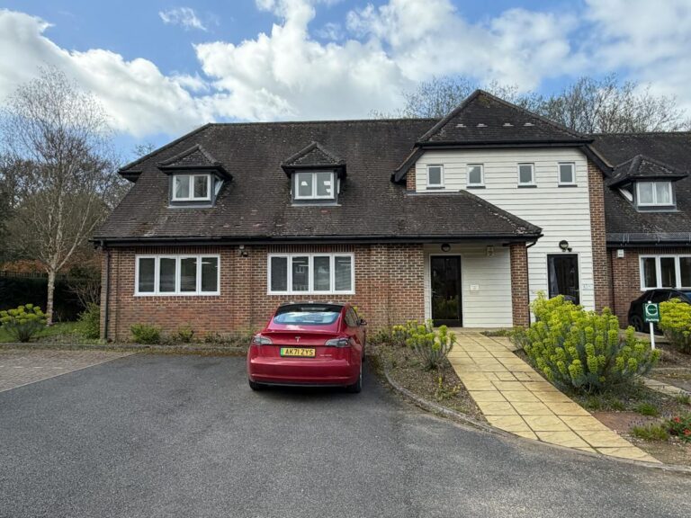1 Holt Barns, Frith End, Bordon