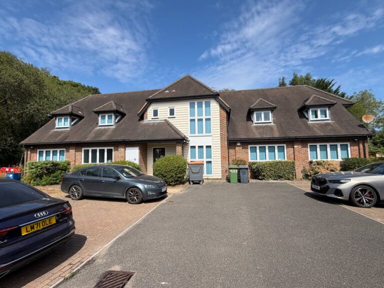 3 Holt Barns, Frith End, Bordon