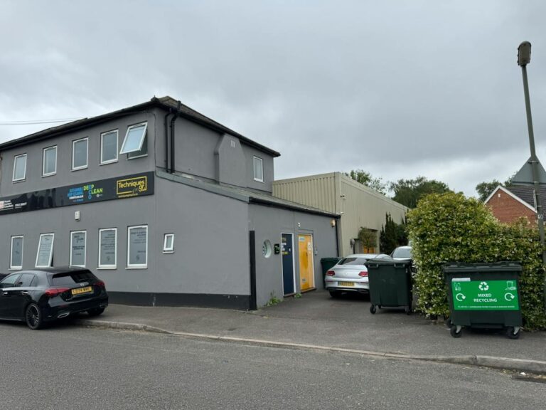 46 Station Road, Chertsey