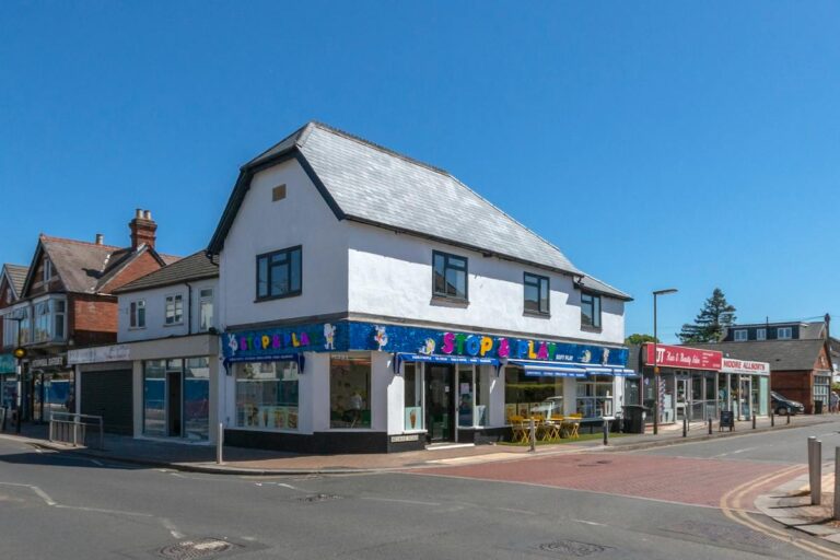 154 Station Road, Addlestone